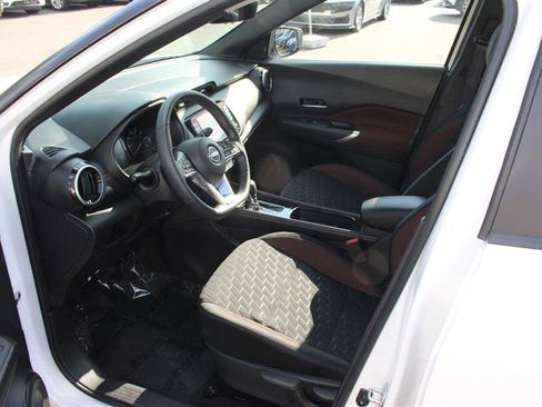 Used 2023 Nissan Kicks SR w/ Interior Electronics Package FWD image 9