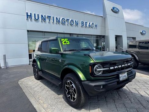 Used 2025 Ford Bronco Outer Banks AWD/4WD image 1