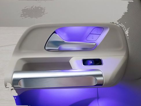 Used 2025 Mercedes-Benz GLB 250 image 28