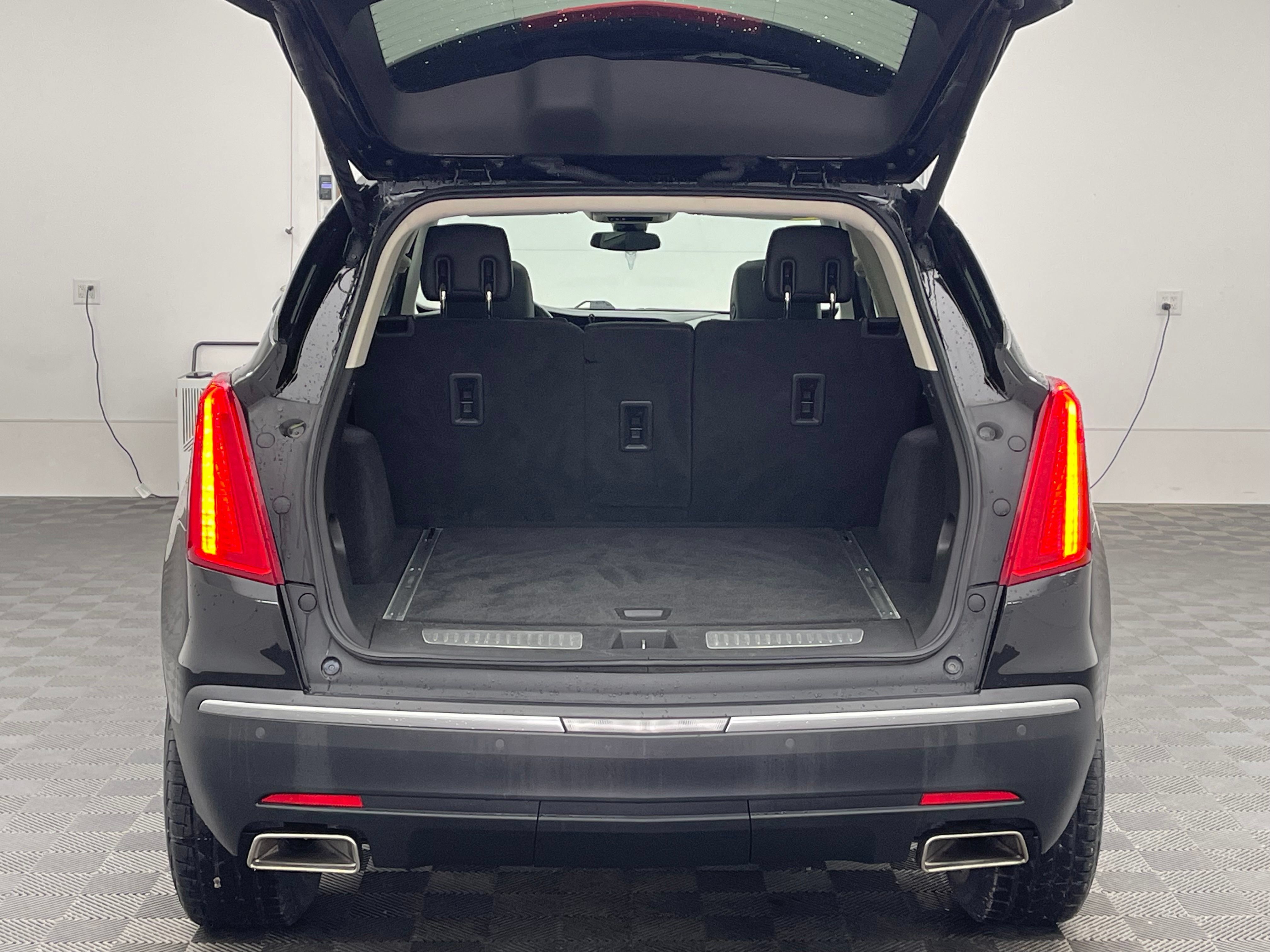Used 2017 Cadillac XT5 Luxury w/ Driver Awareness Package AWD/4WD image 10