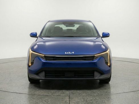 Used 2025 Kia K4 LXS image 2
