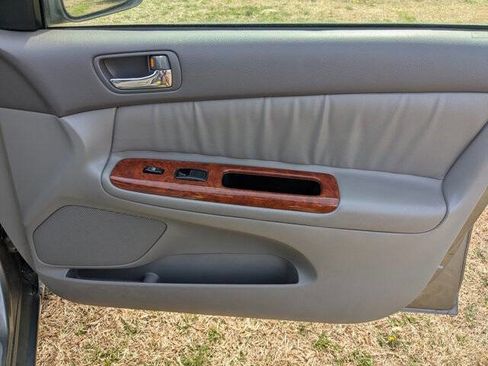 Used 2005 Toyota Camry V6 image 34