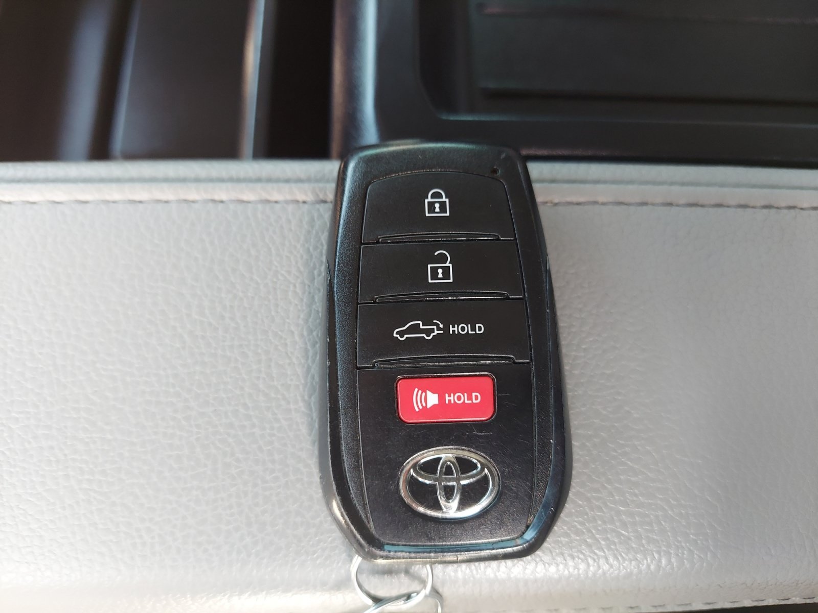 Used 2024 Toyota Tundra Limited AWD/4WD image 31