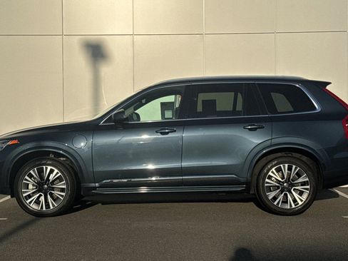 Used 2021 Volvo XC90 T8 Inscription Expression w/ Climate Package image 2