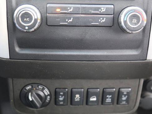 Used 2012 Nissan Frontier PRO-4X w/ Pro-4x Luxury Pkg image 15