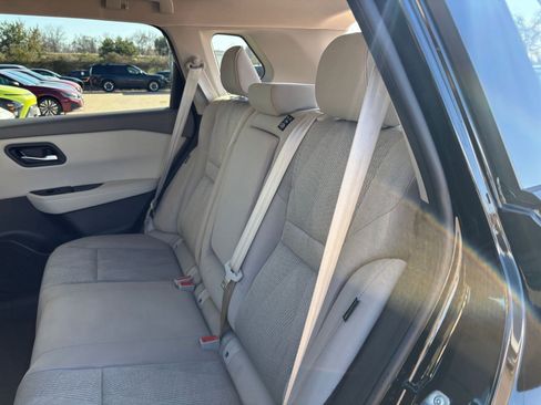 Used 2025 Nissan Rogue SV image 38