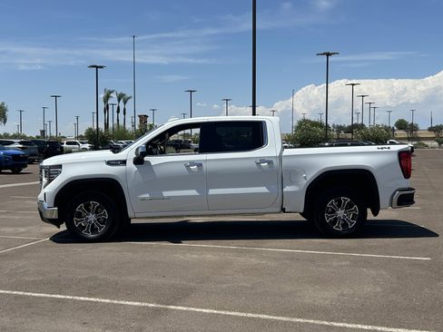 Certified 2025 GMC Sierra 1500 SLT AWD/4WD image 2