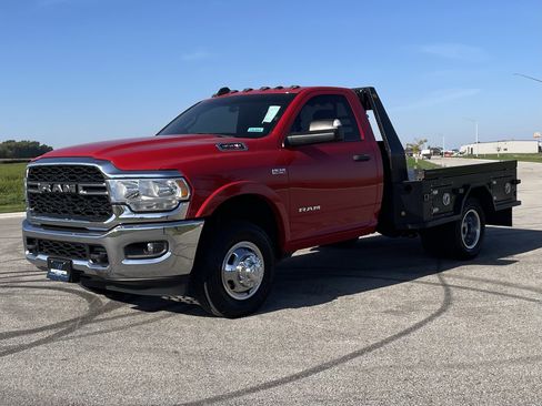 Used 2021 RAM 3500 Tradesman w/ Chrome Appearance Group image 2