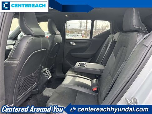 Used 2020 Volvo XC40 T5 R-Design image 9