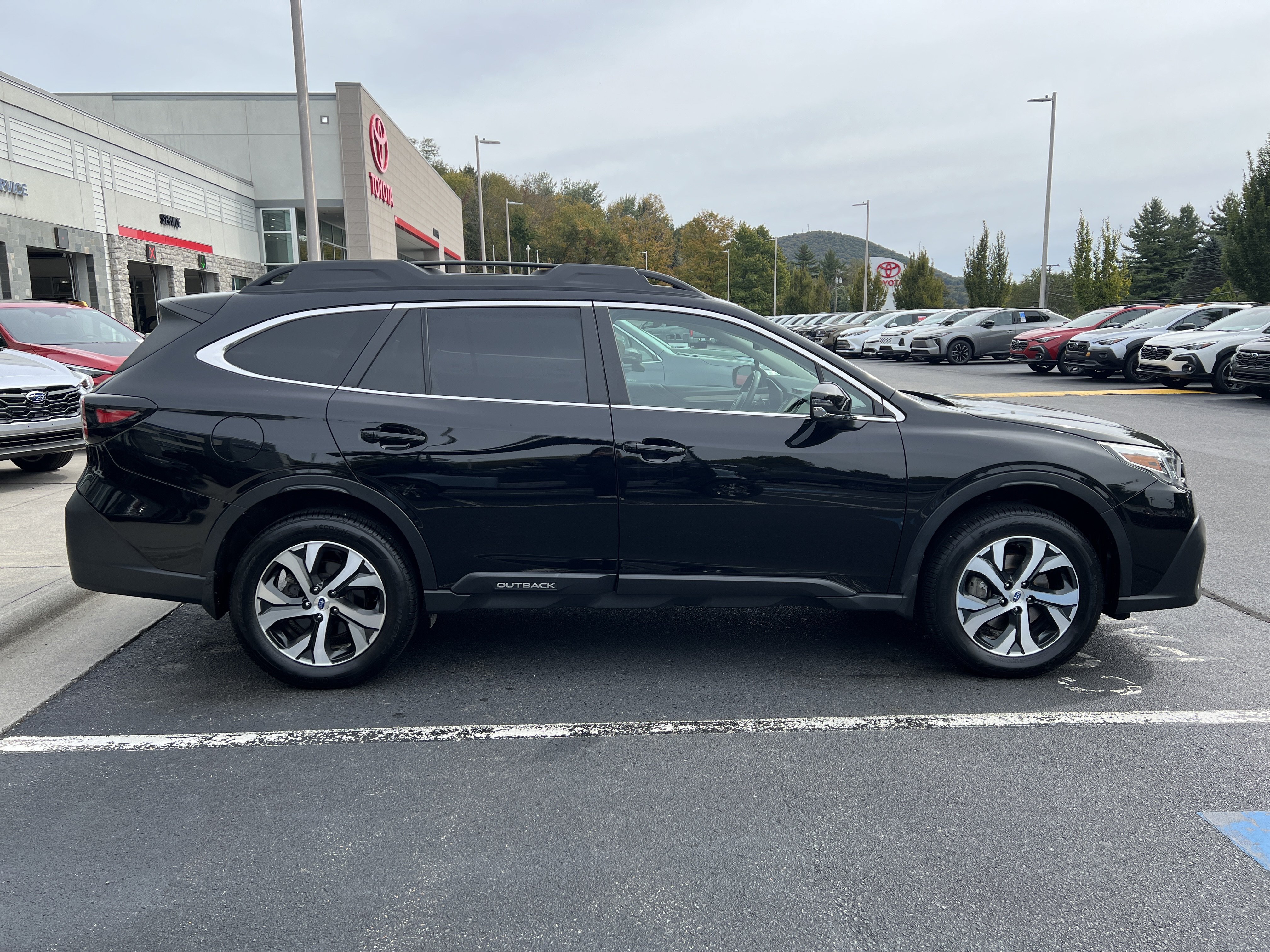 Used 2021 Subaru Outback Limited w/ Popular Package #2 AWD/4WD image 4