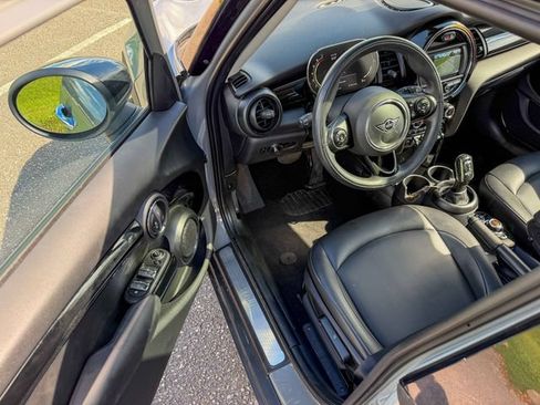 Used 2021 MINI Cooper 4-Door Hardtop w/ 6.5" Touchscreen Package FWD image 8