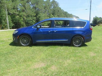 Used 2018 Chrysler Pacifica Limited w/ Tire & Wheel Group
