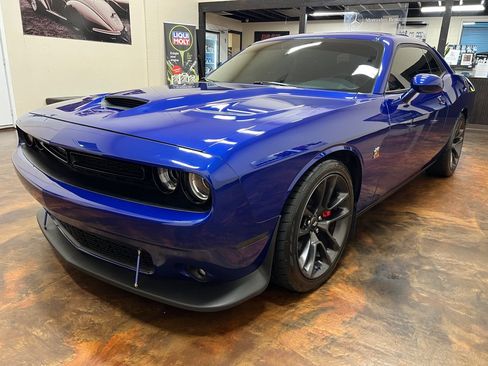 Used 2021 Dodge Challenger R/T Scat Pack RWD image 5