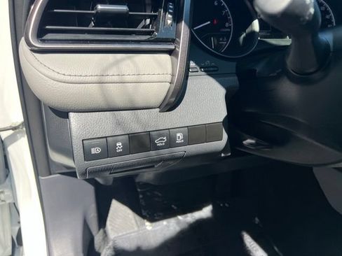 Used 2023 Toyota Camry SE FWD image 8