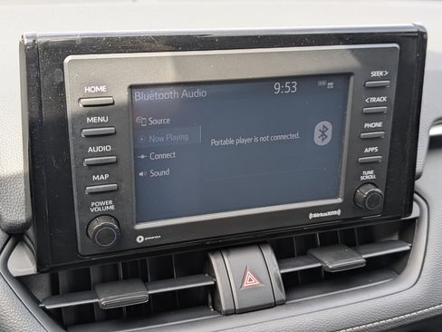 Used 2022 Toyota RAV4 LE FWD image 27