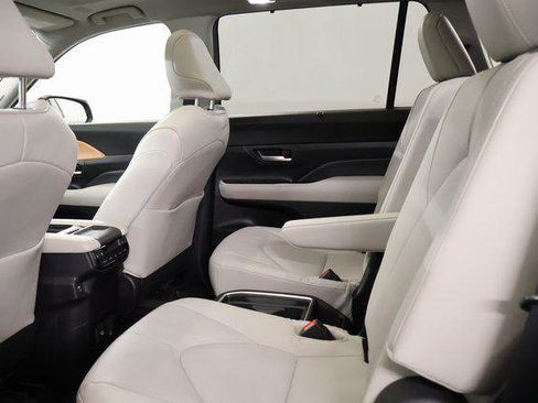 Certified 2024 Toyota Grand Highlander AWD image 30