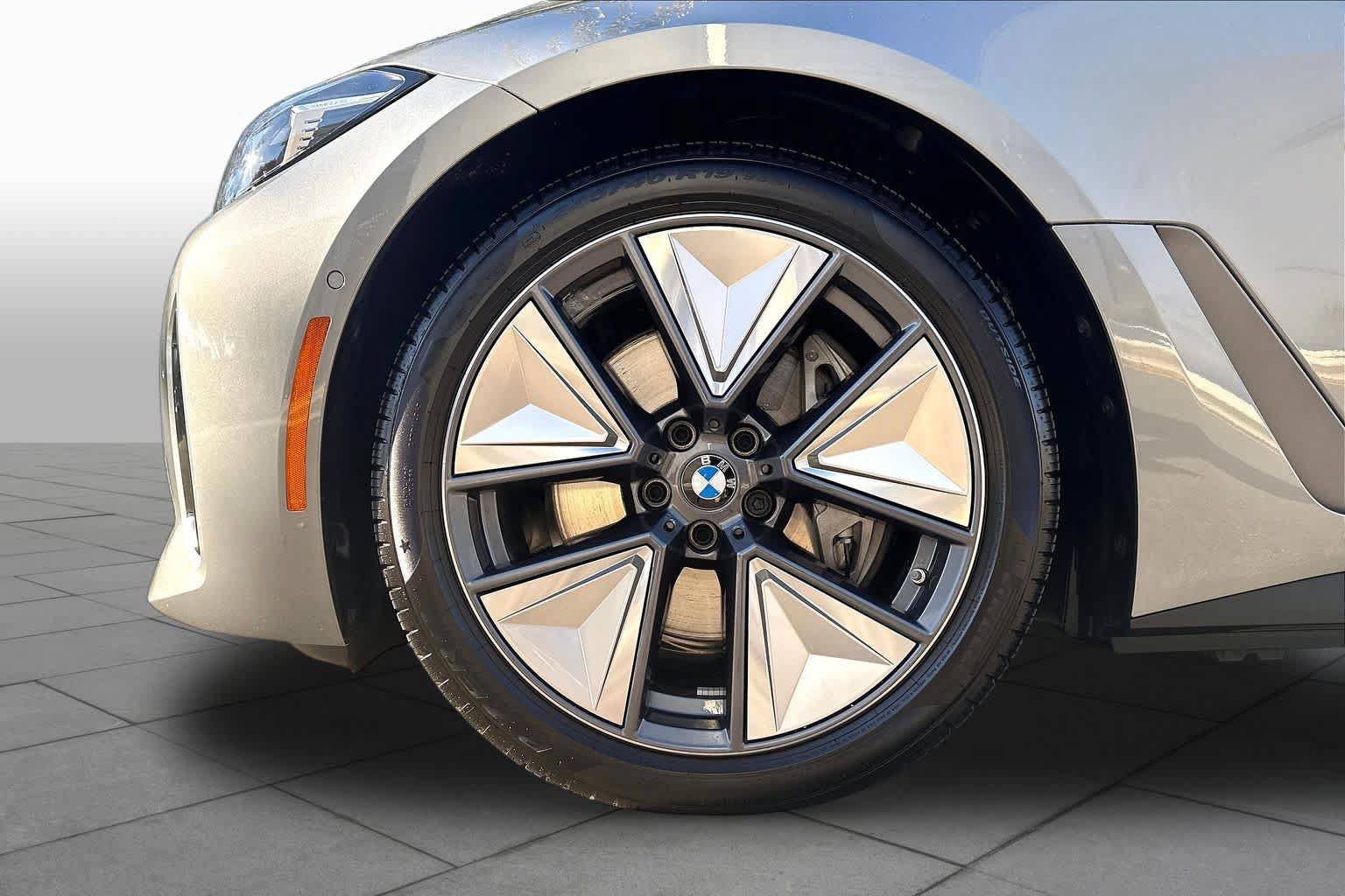 Used 2025 BMW i4 xDrive40i w/ Premium Package AWD/4WD image 10