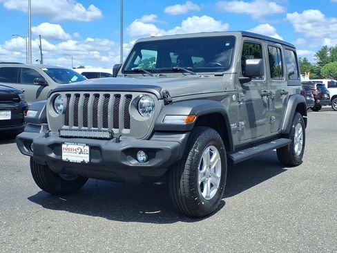 Used 2019 Jeep Wrangler Unlimited Sport S AWD/4WD image 3