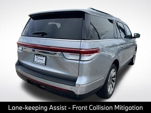 Used 2022 Lincoln Navigator L Reserve RWD image 10