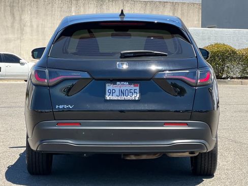 Used 2025 Honda HR-V LX image 8