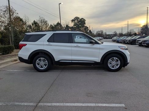 Certified 2022 Ford Explorer XLT w/ Equipment Group 202A image 3