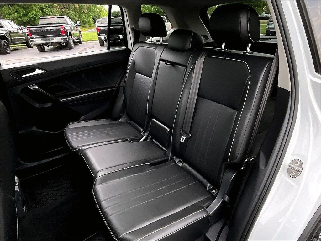 Used 2023 Volkswagen Tiguan SE AWD/4WD image 14
