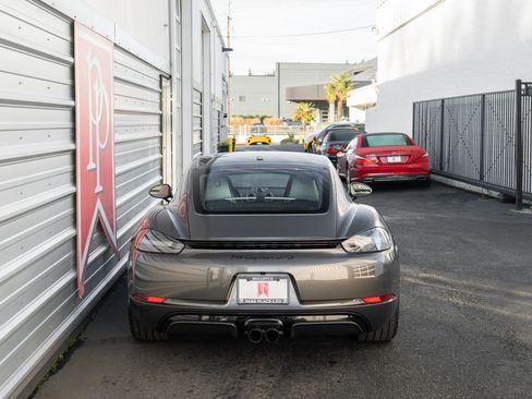 Used 2018 Porsche 718 Cayman GTS image 36