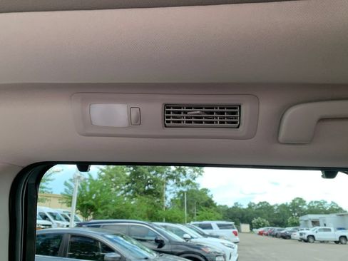 New 2026 Nissan Pathfinder Platinum FWD image 17