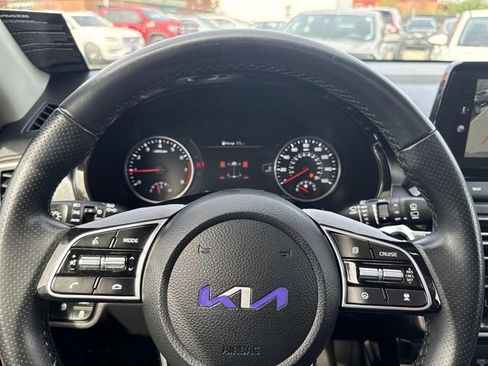 Used 2022 Kia Seltos SX w/ Sunroof Package image 30