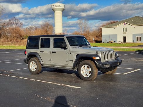 Used 2022 Jeep Wrangler Unlimited Sport image 9