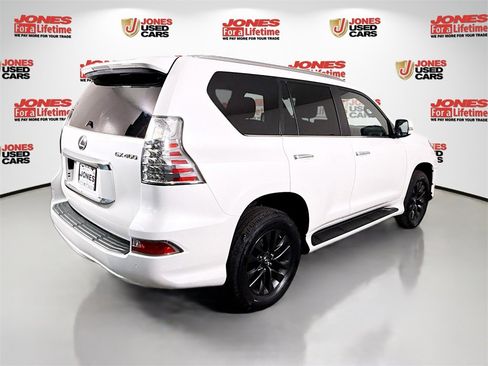 Used 2023 Lexus GX 460 Premium w/ Premium Package image 16