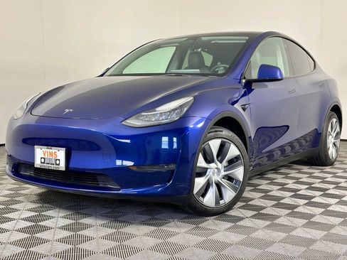 Used 2023 Tesla Model Y Long Range AWD/4WD image 40