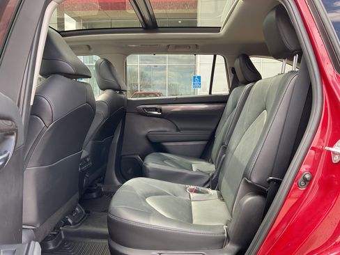 Used 2022 Toyota Highlander Limited AWD/4WD image 24