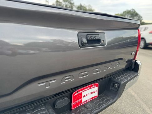 Used 2017 Toyota Tacoma SR5 w/ Tow Package RWD image 34