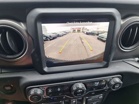 Used 2023 Jeep Wrangler Unlimited w/ Cold Weather Group AWD/4WD image 15