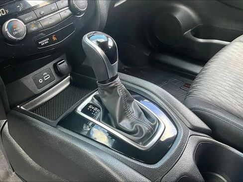 Used 2020 Nissan Rogue SV FWD image 18