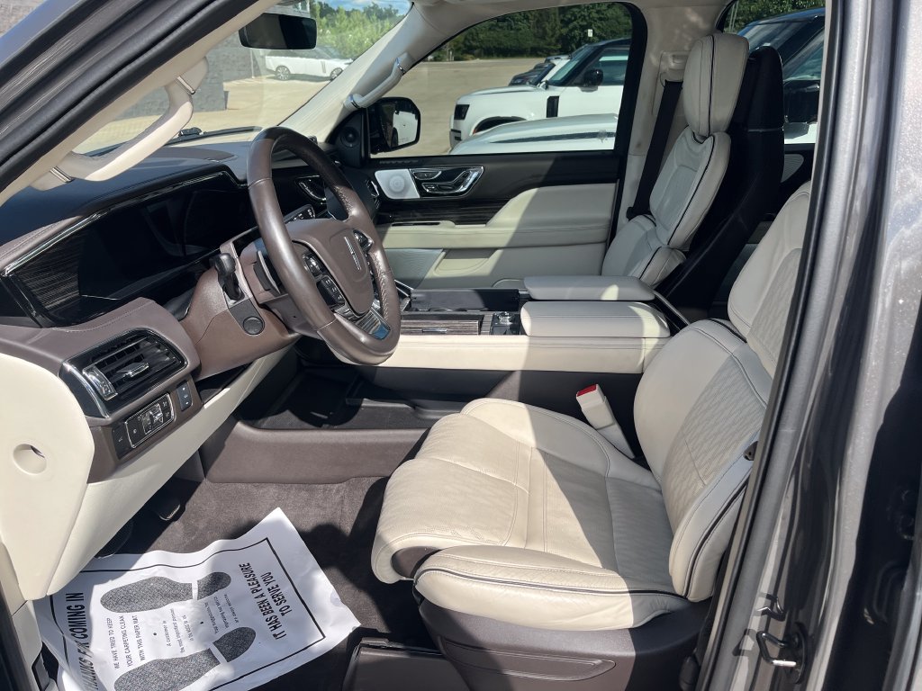 Used 2023 Lincoln Navigator L Black Label AWD/4WD image 10