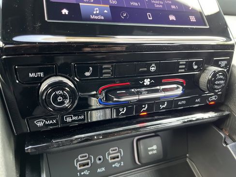 New 2025 Jeep Grand Cherokee L Altitude image 35