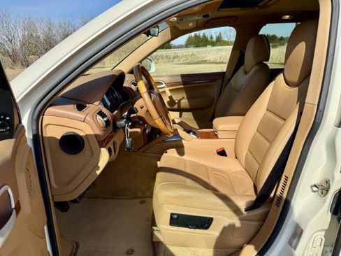Used 2004 Porsche Cayenne S image 18