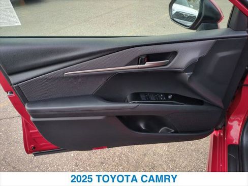 Used 2025 Toyota Camry SE w/ Convenience Package FWD image 12