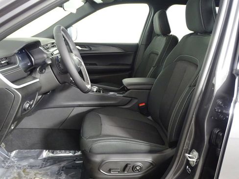 New 2025 Jeep Grand Cherokee Laredo X image 11