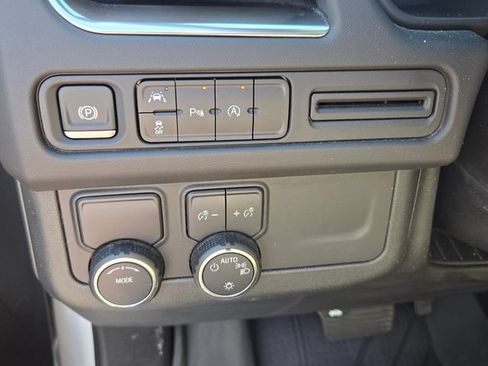 Used 2024 Chevrolet Tahoe Premier RWD image 28
