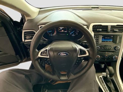 Used 2014 Ford Fusion SE FWD image 12