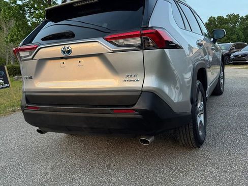 Used 2022 Toyota RAV4 XLE AWD/4WD image 4
