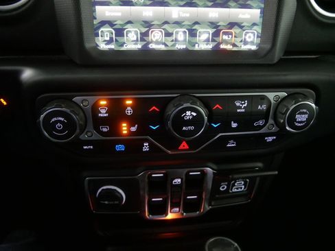 Used 2023 Jeep Wrangler Unlimited Sahara w/ Cold Weather Group image 28