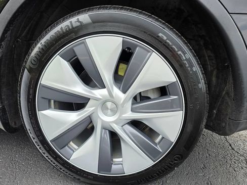Used 2023 Tesla Model Y Long Range AWD/4WD image 10
