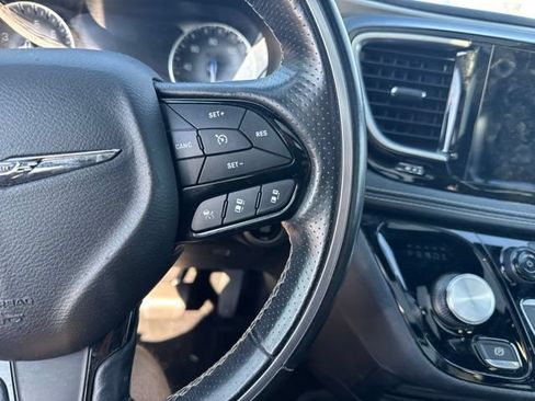 Used 2019 Chrysler Pacifica Limited w/ Advanced Safetytec Group FWD image 21