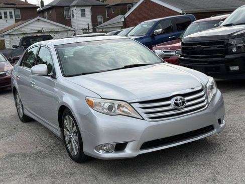 Used 2011 Toyota Avalon Limited FWD image 3