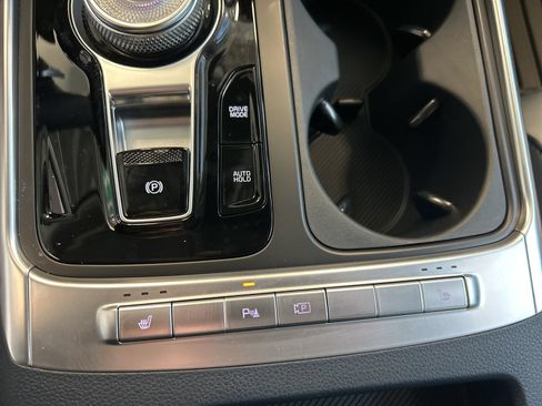 New 2026 Kia Carnival EX FWD image 24
