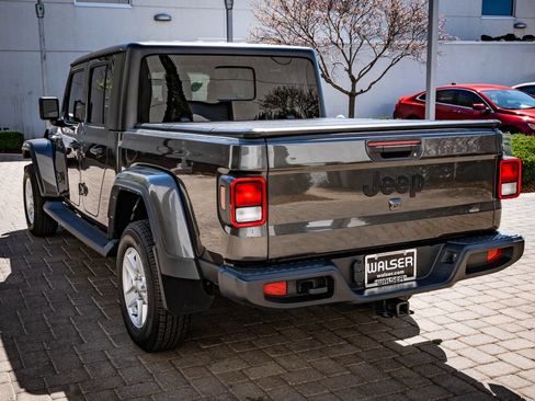 Used 2023 Jeep Gladiator Sport AWD/4WD image 6
